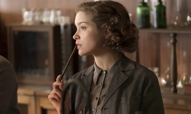 《赤姝谍魅/红琼》[百度/夸克网盘下载]英国电影[4k高清/BT磁力链接]