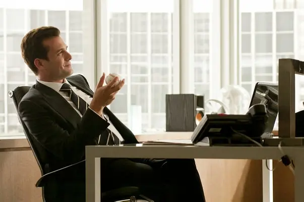 《金装律师第一季》[百度/夸克网盘下载]美剧[1080p高清/中英文字幕]