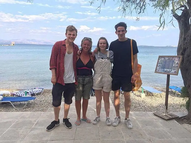 《德雷尔一家第一季》[百度/夸克网盘下载]英剧[1080p高清/BT磁力链接]